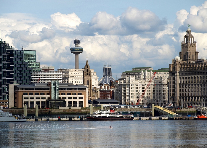 20080502-liverpool-waterfront-and-jet-ski.jpg