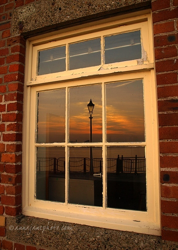 20080926-sunset-lamppost-reflection.jpg