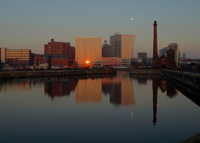 20090109-sunset-moonrise-canning-dock.jpg