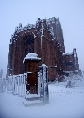 20100105-liverpool-cathedral-in-snow.jpg