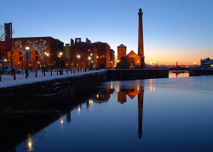 20100106-canning-dock-pumphouse-reflection.jpg