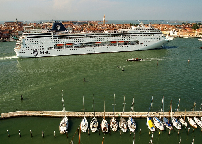 20100712-msc-armonia-venice.jpg