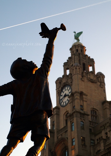 20101119-blitz-memorial-liver-building.jpg