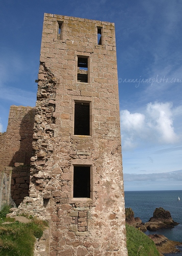 20120825-slains-castle.jpg