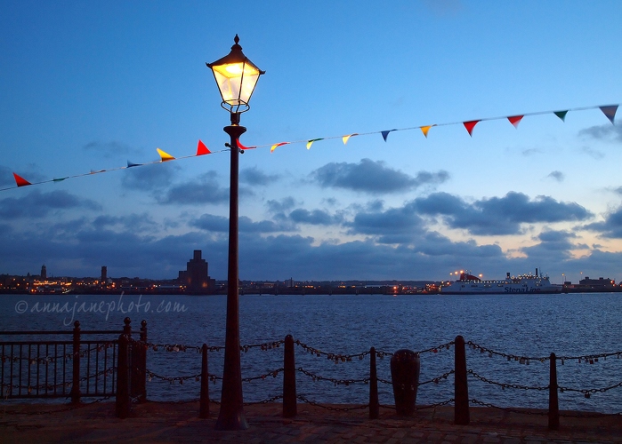 20140621-river-mersey-bunting-love-locks.jpg