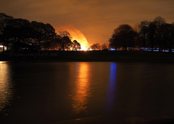 20141101-sefton-park-fire-and-lake.jpg