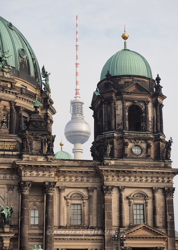 20141105-berlin-cathedral-and-tv-tower.jpg