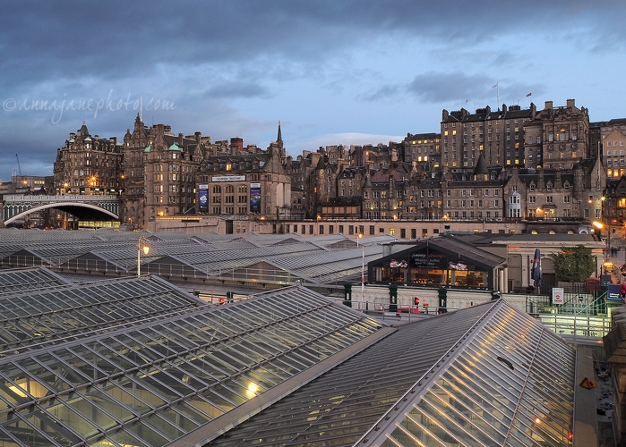 20150326-edinburgh-old-town-and-waverley-station.jpg