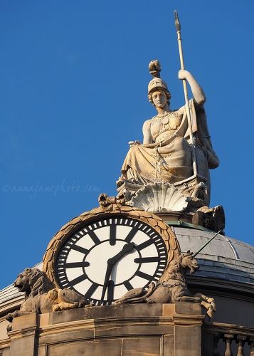 20151207-minerva-statue-clock-liverpool-town-hall.jpg