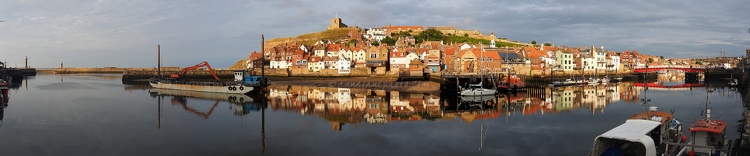 20180721-whitby-harbour-panorama.jpg