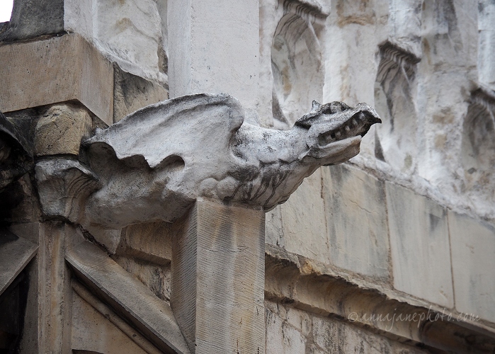 20190709-st-martin-le-grand-grotesque-1.jpg