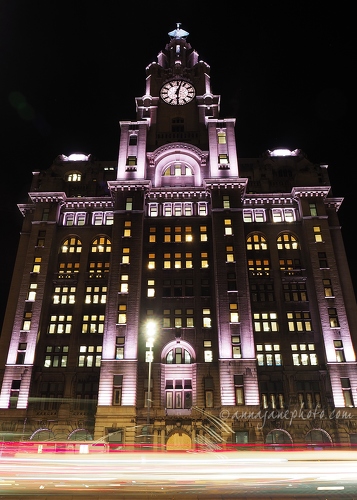 20191104-liver-building-light-trails.jpg