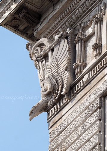 20200410-cunard-building-eagle.jpg