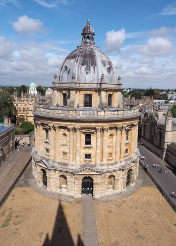 20220821-radcliffe-square-from-st-mary-the-virgin.jpg