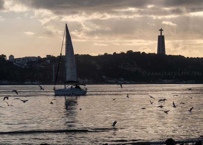 20230102-sailboat-and-cristo-rei.jpg