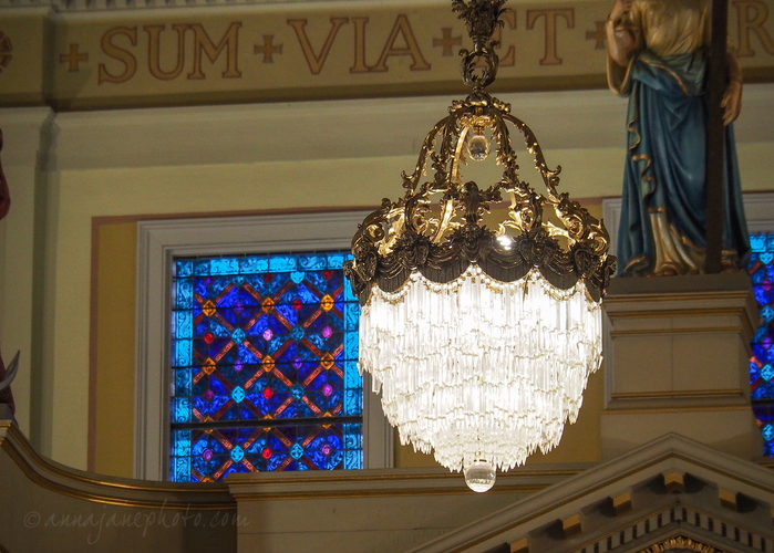 20250114-st-louis-cathedral-chandelier.jpg