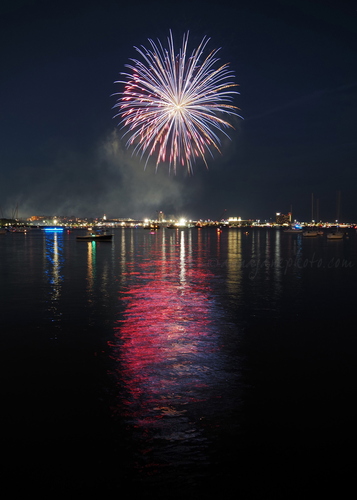 20250702-boston-harbor-fireworks-2.jpg